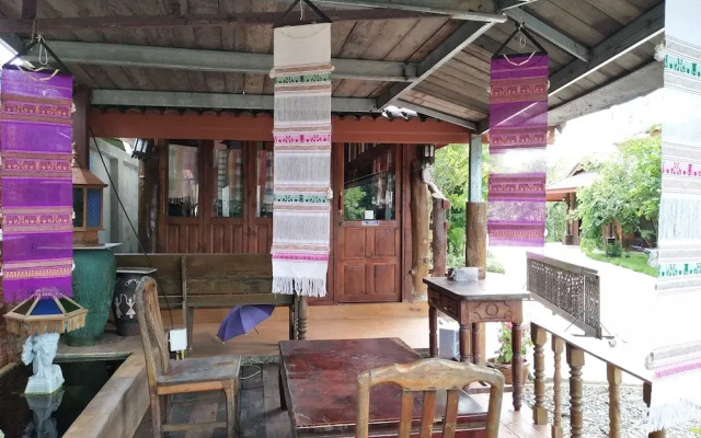 Ruean Ploysrirung Boutique Resort
