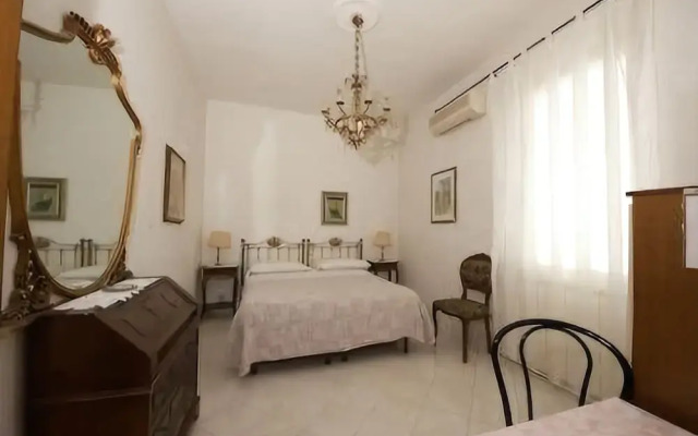 Barbara House - Guest House