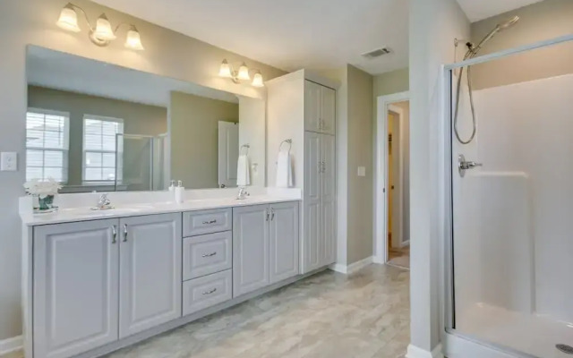 Quaint Grovetown Getaway w/ Private Hot Tub!