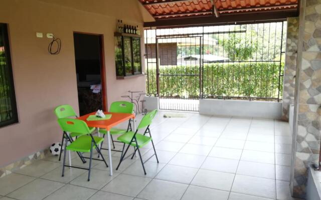 Nakury House, condominium with pool, WIFI