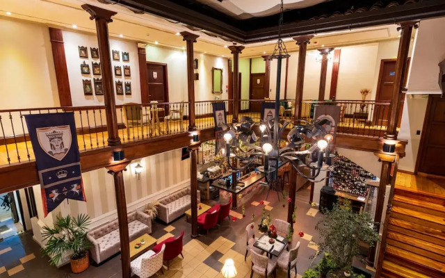 Hotel La Cofradía Pub House