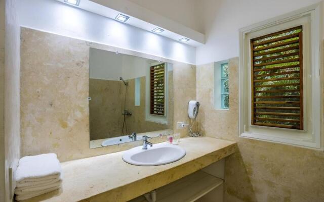 Apartment with pool & garden in beach area