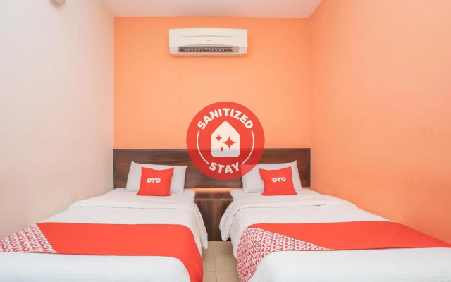 OYO 44078 The Island Hotel