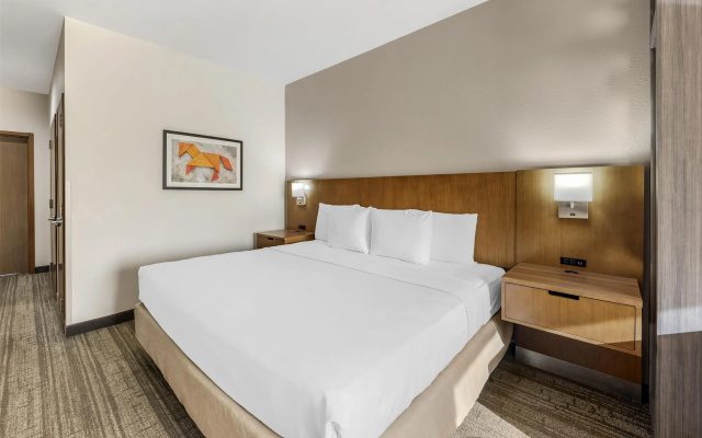 Best Western Green Oaks Inn & Suites