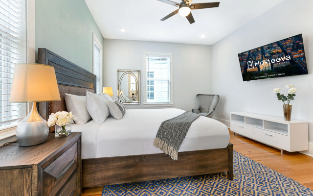 Spacious 5BR Urban Retreat with Balcony & Pool