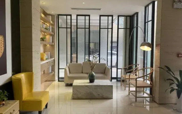 Jialv Aviation Hotel (Wuhan Outlets Julong Avenue Subway Station Branch)