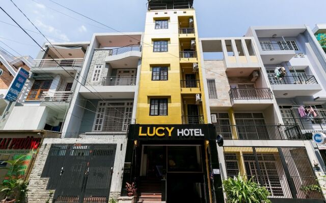 OYO 986 Lucy Hotel