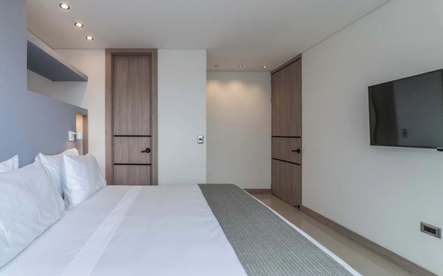 w Elegant 3BR w Outdoor Balcony