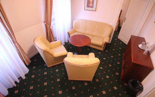 Humboldt Park Hotel And Spa