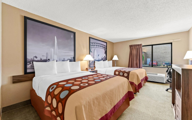 Super 8 by Wyndham Elgin