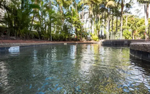 Surfers Hawaiian Holiday Apartments