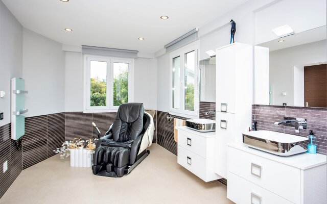 8 B/R VILLA BY PUERTO BANUS & SEA 5 min ✴️✴️✴️✴️✴️