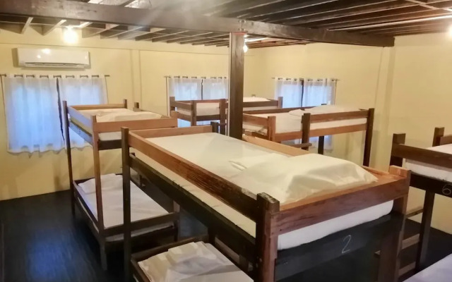 Ilakai Hostel - Adults Only