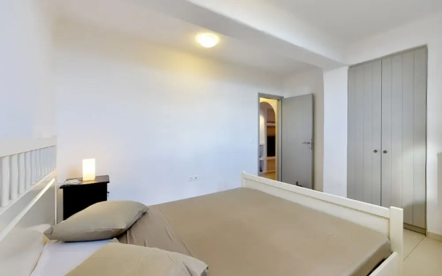 Exquisite villa for 10 with pool, helipad by VillaRentalsgr