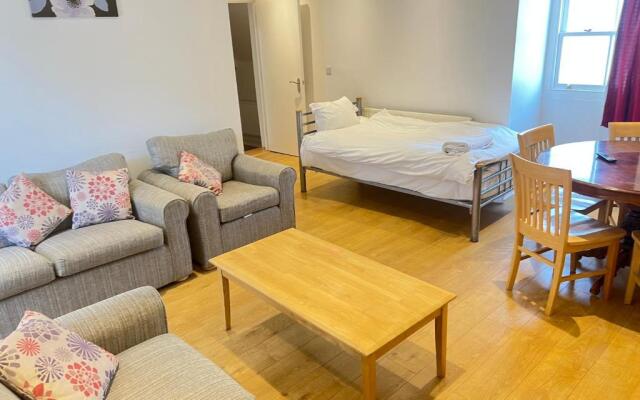 Spacious Two Double Bedrooms Flat, H 5