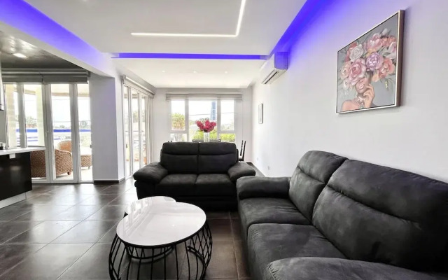 02 LIM - Stay Neo Coast Apartment