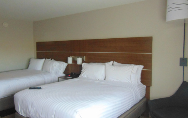 Holiday Inn Express & Suites Wapakoneta by IHG