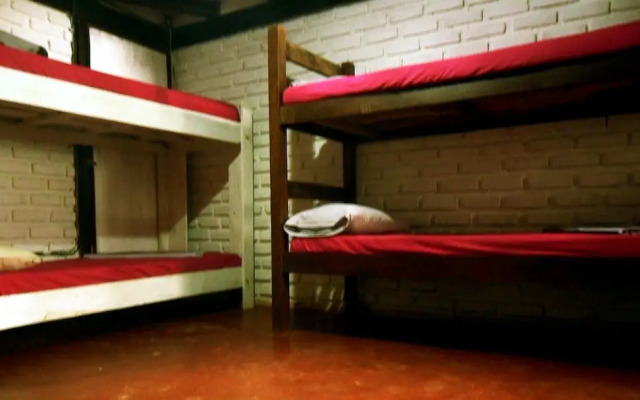 Pousada Navio Hostel e Camping Pop