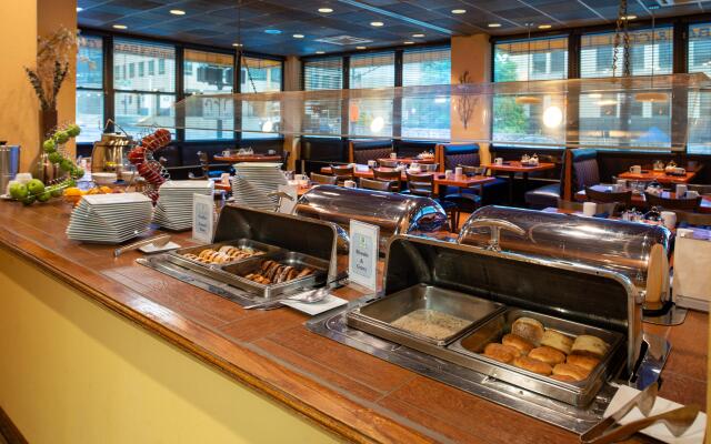 Holiday Inn & Suites Chicago - Downtown by IHG