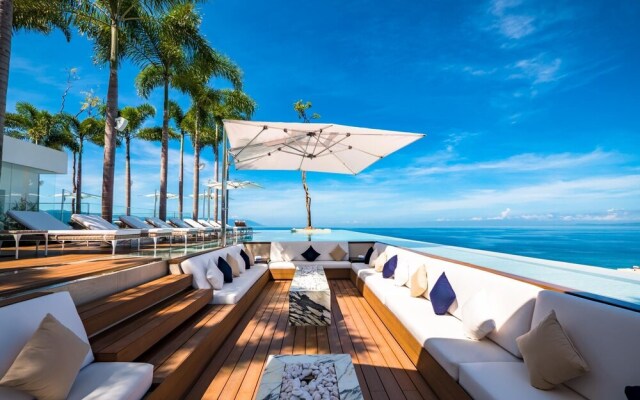 Pier 57-706 Spectacular Penthouse Romantic Zone Ocean Views