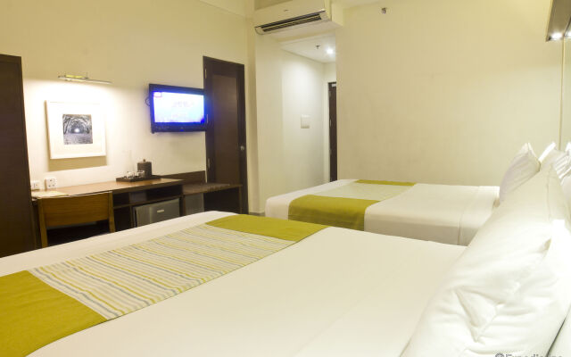 Microtel by Wyndham Acropolis