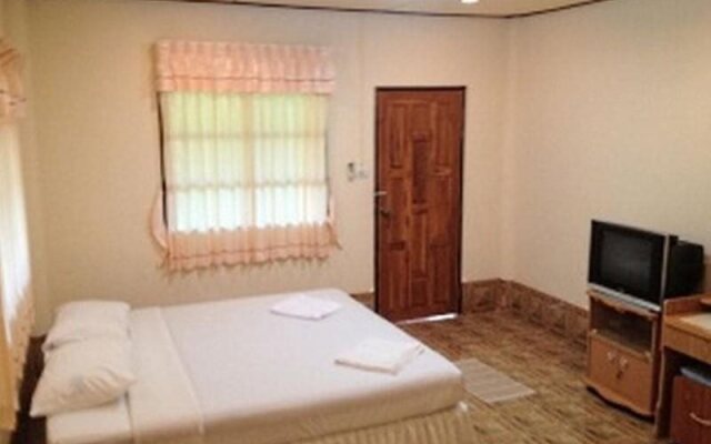 Rommai Chailay Resort & Seafood