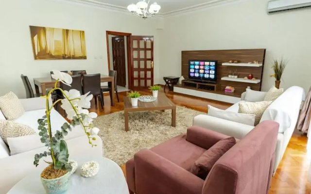 All air conditioned & Heated 3 Bedrooms Flat in the City