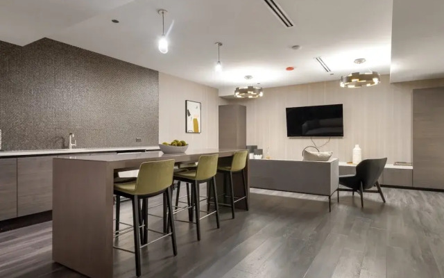 Downtown Charm 2BR Comfort Great Amenities