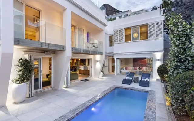 YOLO Spaces - Clifton Sea View Villa
