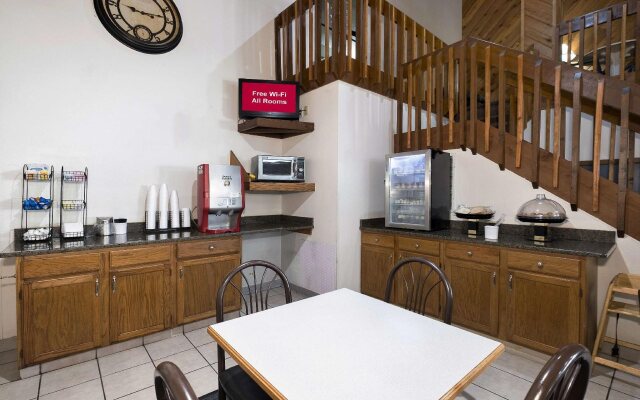 Bearcat Inn and Suites
