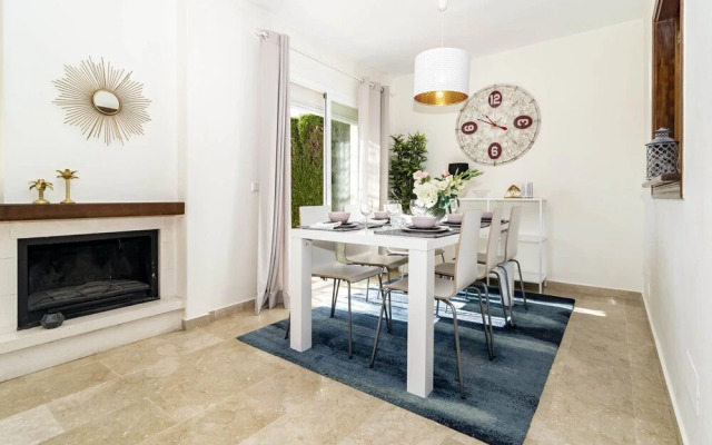 CDI3 - Spacious Family Townhouse