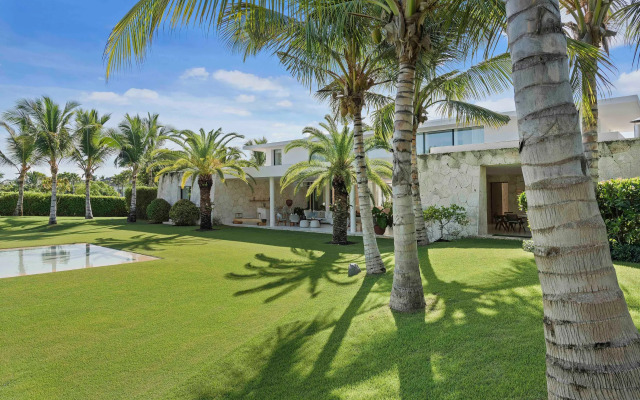 Magnificent 5BR Modern Tropical Villa With Pool