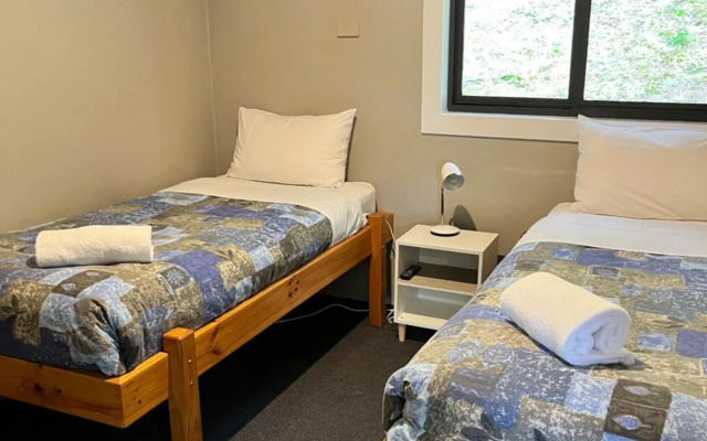 Snowview Holiday Units – Guest Rooms – Tawonga South