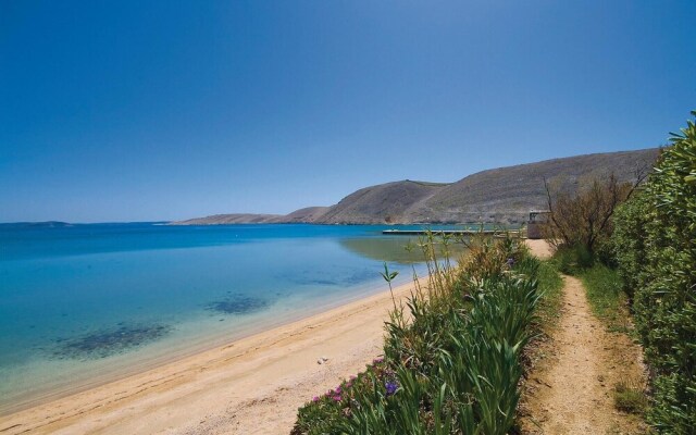 Awesome Home in Povljana With 4 Bedrooms and Wifi