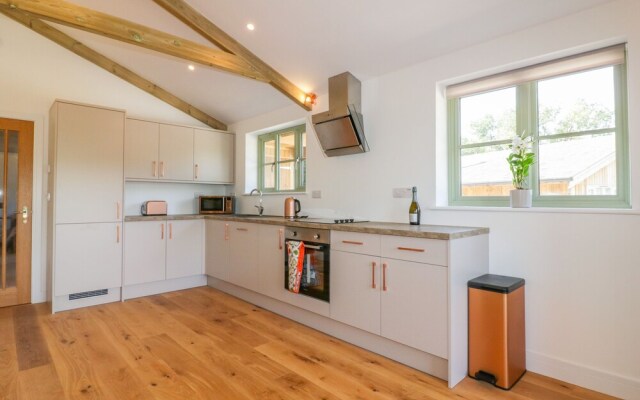 2 Merlin Lodge