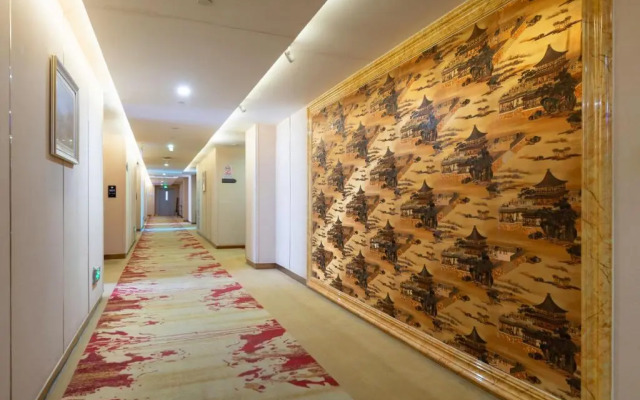 Chonpines Hotels·Caoqiao Metro Station