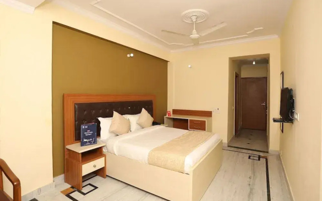 OYO 9948 Hotel Apple Pie
