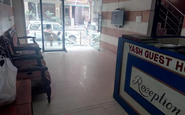Yash Guest House 01 Minute Walk in Nizamuddin Railway Station