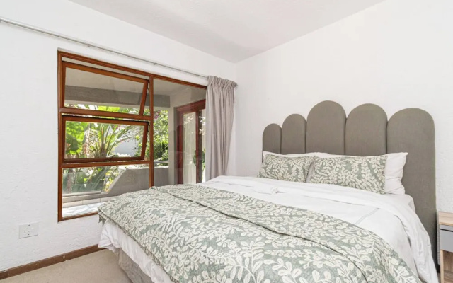 Sandton City 3 Bedroom Apartment With Balcony