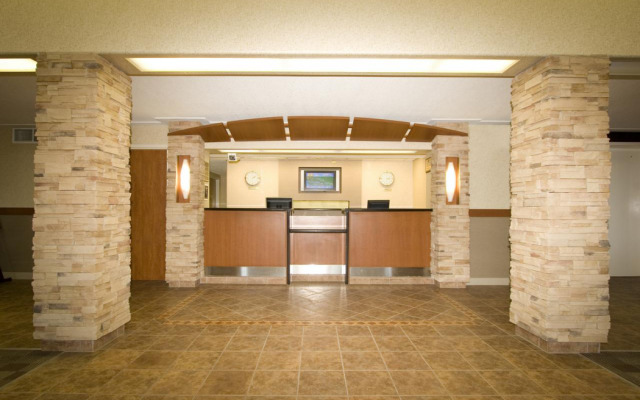 Woodlands Inn & Suites