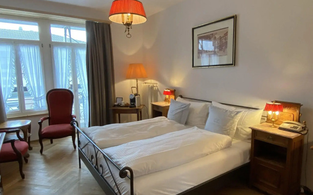 Carlton-Europe Vintage Adults Hotel