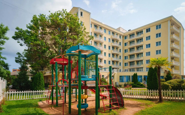Perla Beach Hotel III