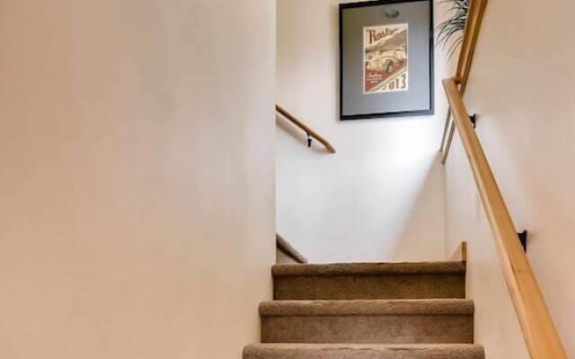 Roslyn Ridge Retreat