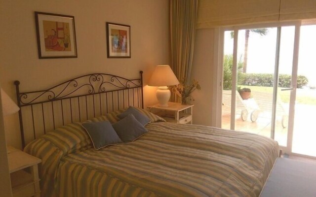Grand Front Line Location Apartment- Heated Pool