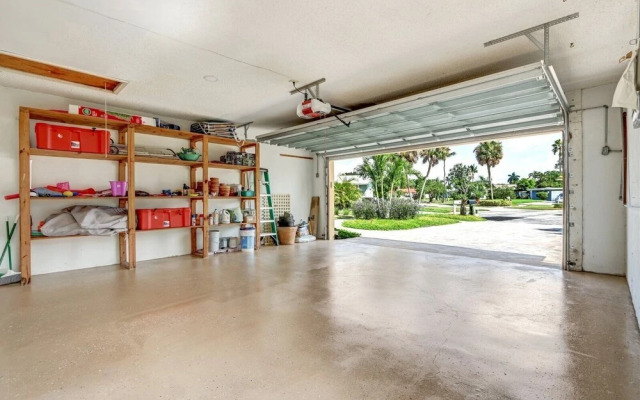 Lakeshore - Private & Sanitized, Perfect for Social Distancing & Working From Home. Private Pool, Pet Friendly. Discounted During Pandemic. Super-host Support