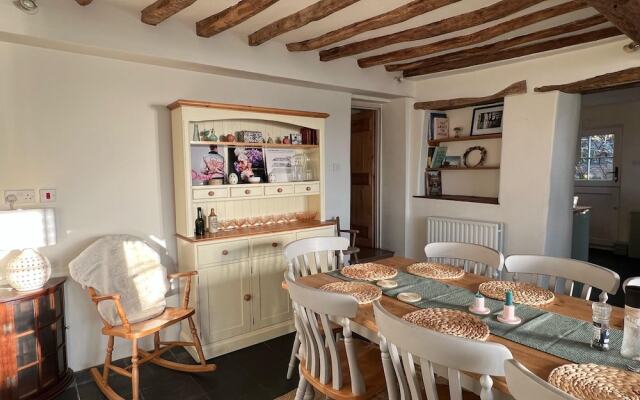 Beautiful 4-bed Cottage in Heart of the Cotswolds