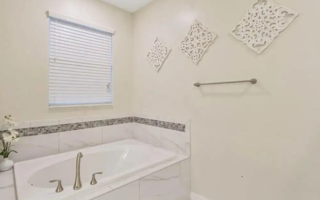 1562 OL - 8BR Tranquil Escape