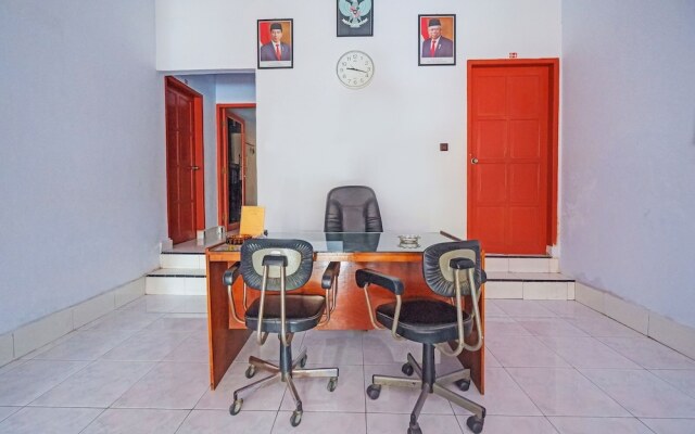 Hotel O Wisma Arwini Syariah Near Benteng Balangnipa