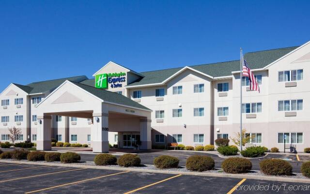 Holiday Inn Express and Suites Stevens Point, an IHG Hotel