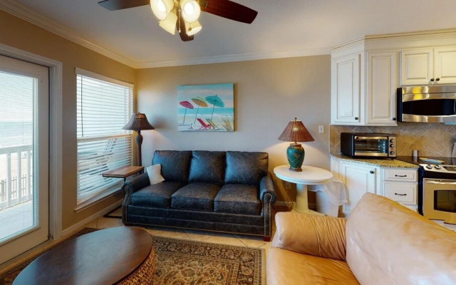 Seascape 2113 2 Bedroom Condo by RedAwning